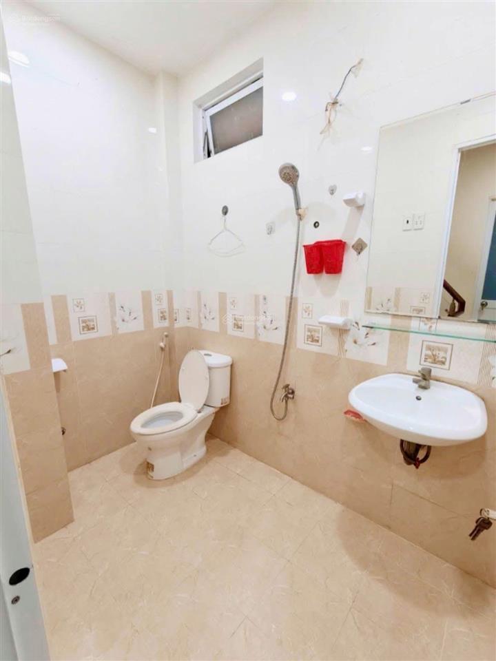 Bán nhà bến vân đồn q4 3 tầng hẻm trước nhà 4m cách mt chỉ 60m