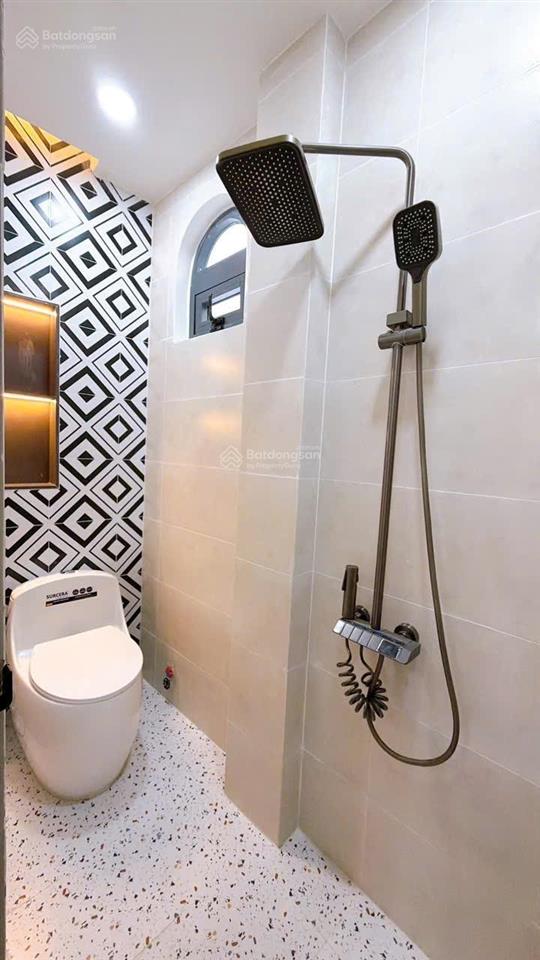 Bán nhà căn góc 2mt đường số 4 lầu q4 3pn 3wc xe tải đậu trước nhà 2 chiếc thoải mái