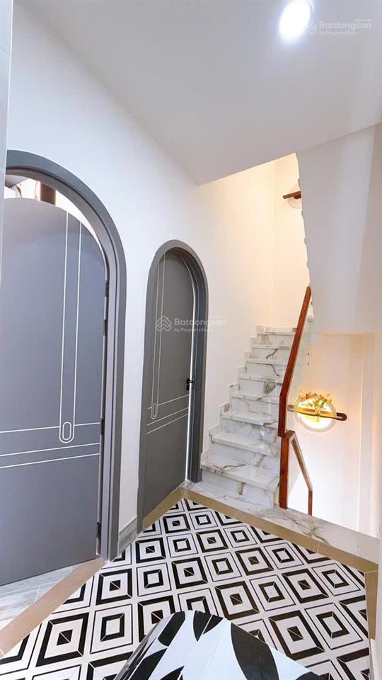 Bán nhà căn góc 2mt đường số 4 lầu q4 3pn 3wc xe tải đậu trước nhà 2 chiếc thoải mái