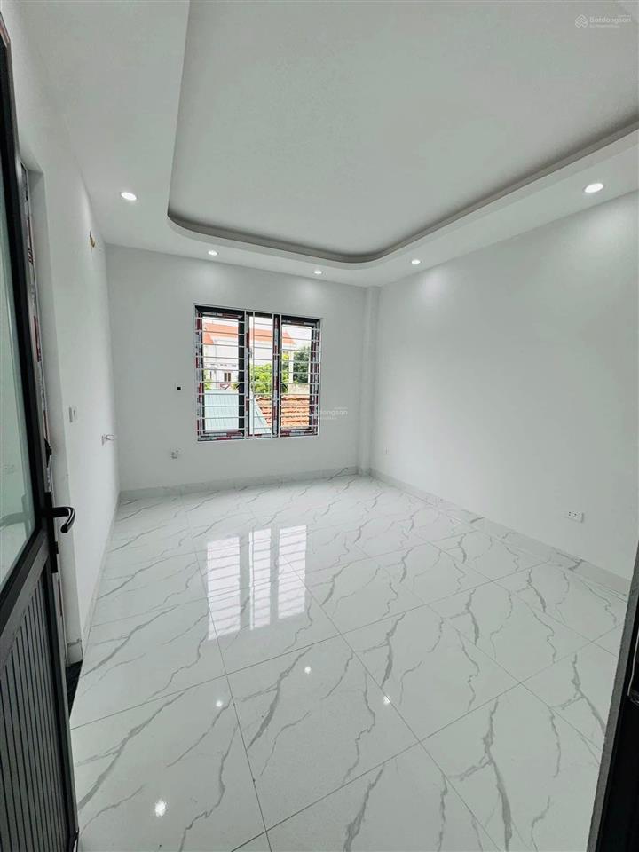 Ra tết cần tiền gấpgiá cực tốt cho căn nhà ô tô đỗ cửa. xây cực đẹpđầu tư tốtchỉ hơn 3 tỷ35m2