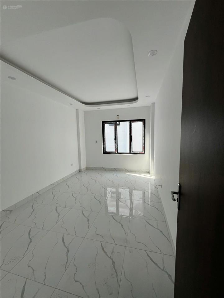 Chắc chắn không có căn thứ 2nhà 4 tầng ô tô vào nhà800m ra đại lộ thăng longchỉ hơn 4 tỷ