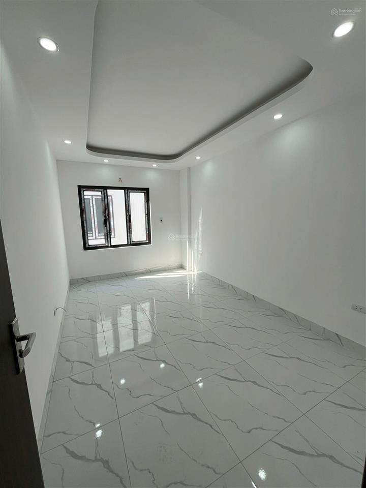 Chắc chắn không có căn thứ 2nhà 4 tầng ô tô vào nhà800m ra đại lộ thăng longchỉ hơn 4 tỷ