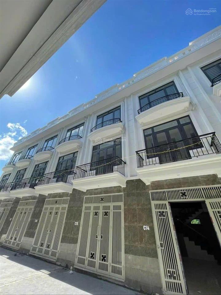 Chắc chắn không có căn thứ 2nhà 4 tầng ô tô vào nhà800m ra đại lộ thăng longchỉ hơn 4 tỷ