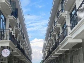 Chắc chắn không có căn thứ 2nhà 4 tầng ô tô vào nhà800m ra đại lộ thăng longchỉ hơn 4 tỷ