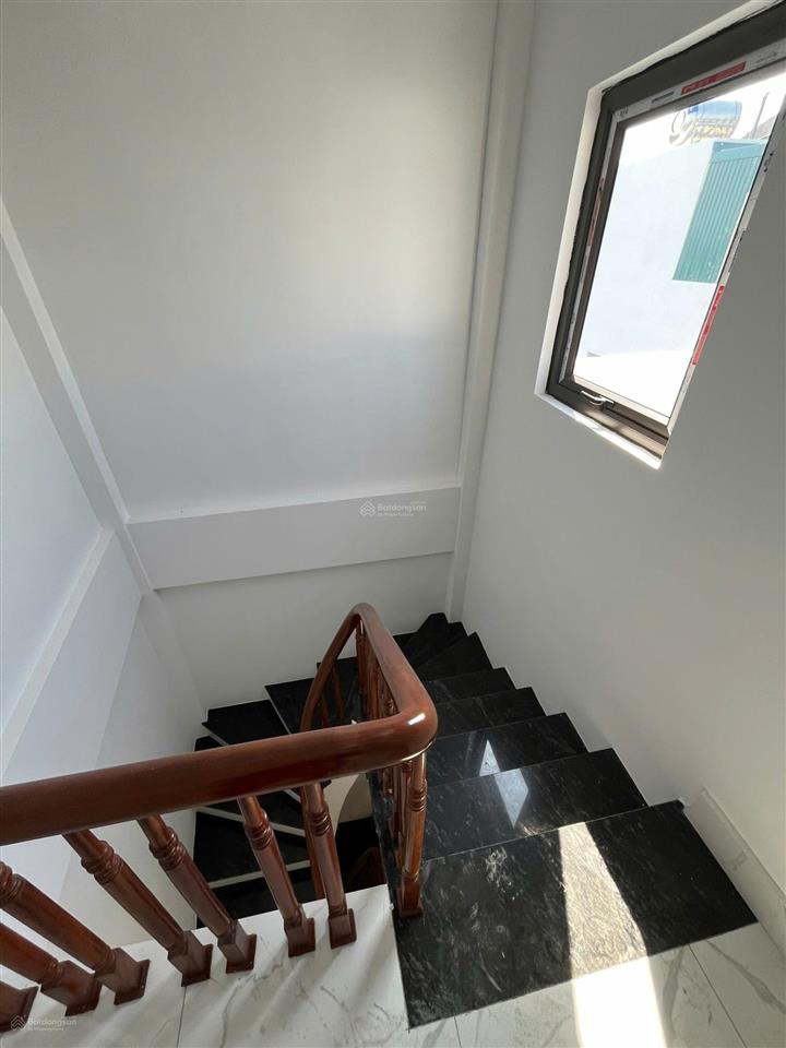 Chắc chắn không có căn thứ 2nhà 4 tầng ô tô vào nhà800m ra đại lộ thăng longchỉ hơn 4 tỷ