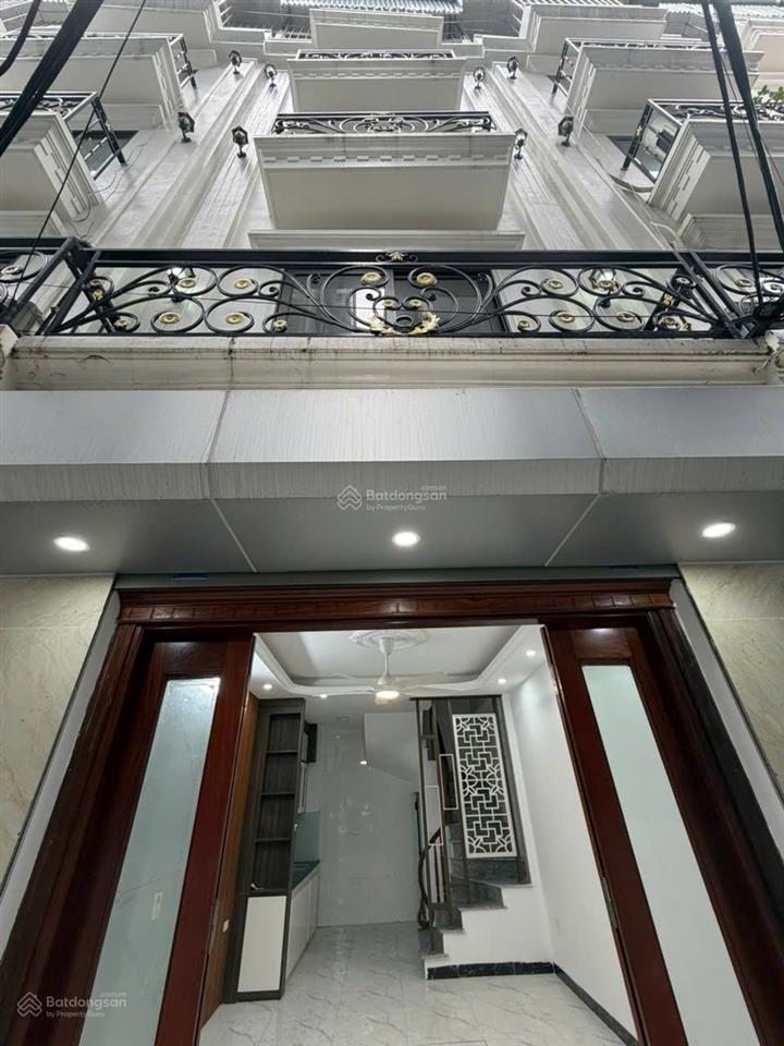 Bên cạnh 4 trường đại học sắp về , nhà 5 tầng đủ công năng sử dụng , chợ oto gần cửa .