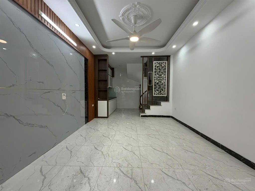 Bên cạnh 4 trường đại học sắp về , nhà 5 tầng đủ công năng sử dụng , chợ oto gần cửa .