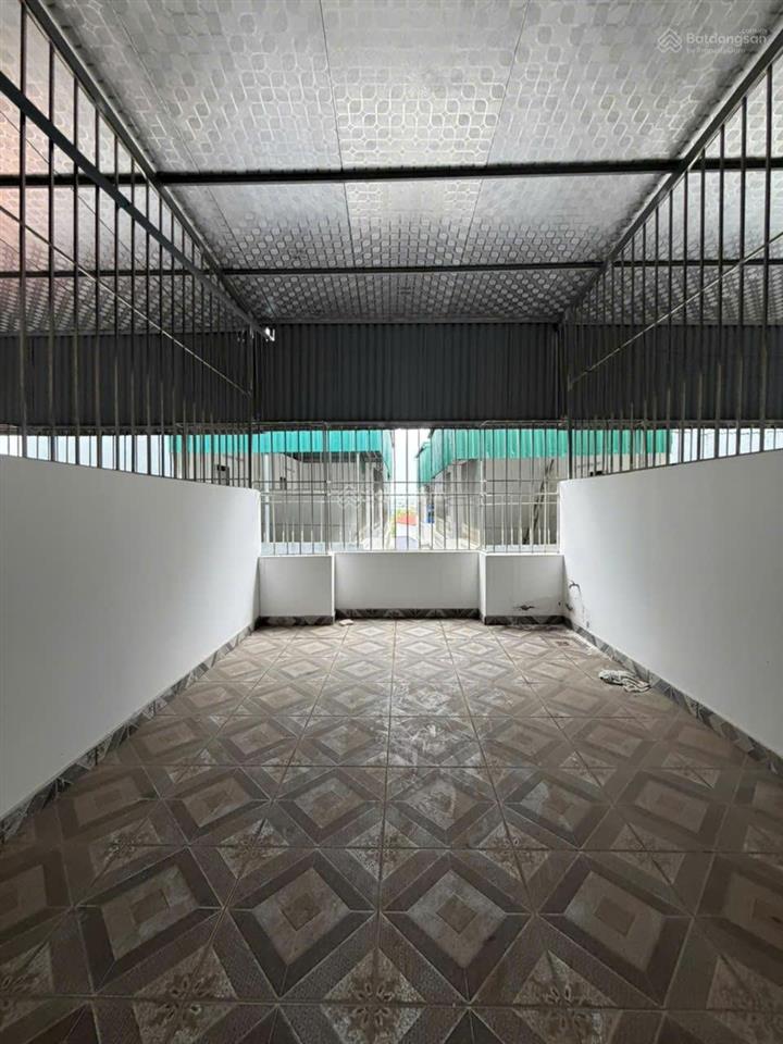 Bên cạnh 4 trường đại học sắp về , nhà 5 tầng đủ công năng sử dụng , chợ oto gần cửa .