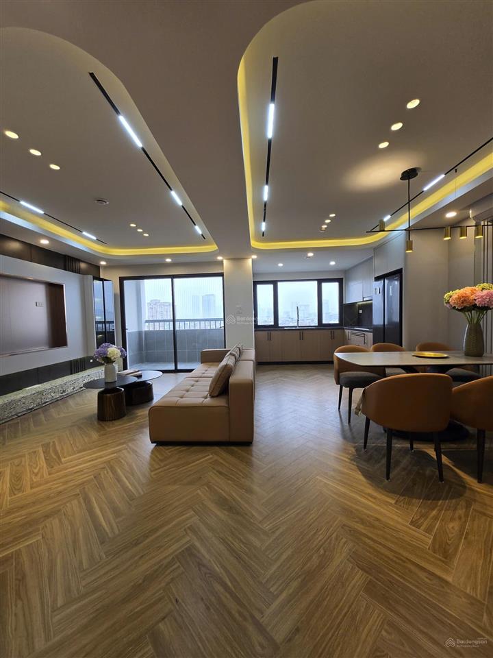 Cần bán căn hộ diamond flower 116m2 mặt đường lê văn lương, 3 ngủ, full nội thất