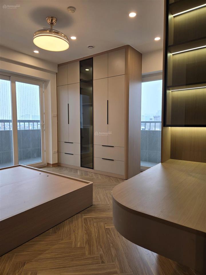 Cần bán căn hộ diamond flower 116m2 mặt đường lê văn lương, 3 ngủ, full nội thất