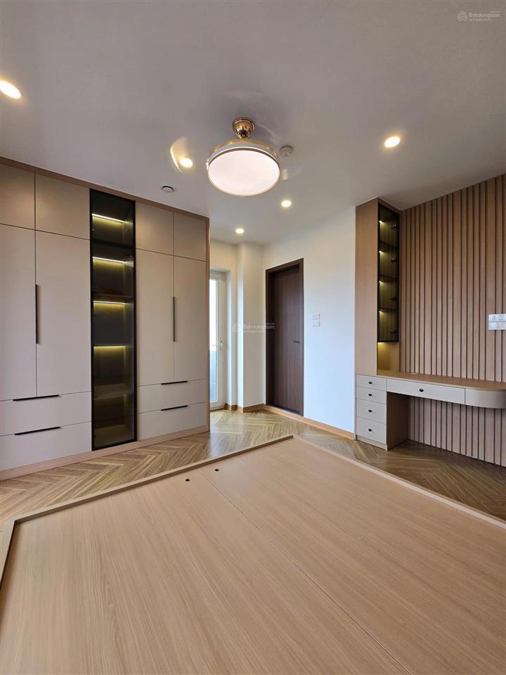 Cần bán căn hộ diamond flower 116m2 mặt đường lê văn lương, 3 ngủ, full nội thất