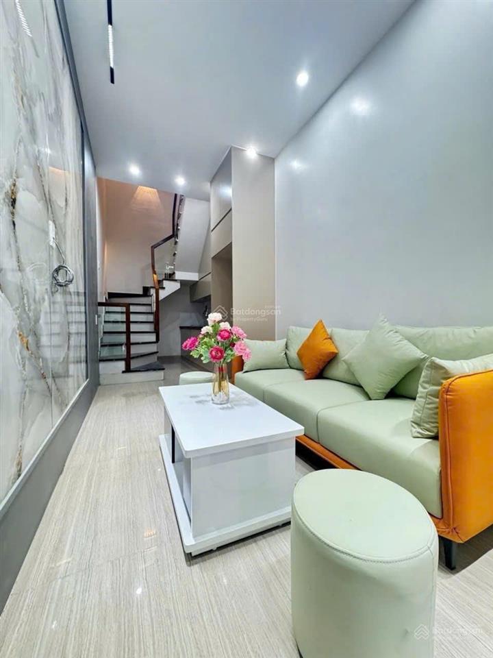 Nhà xây mới 3 tầng tô hiệu hướng nam mát mẻ
