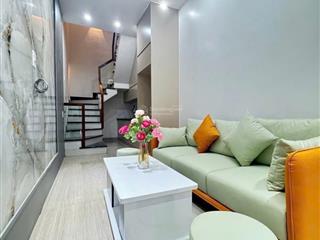 Nhà xây mới 3 tầng tô hiệu hướng nam mát mẻ
