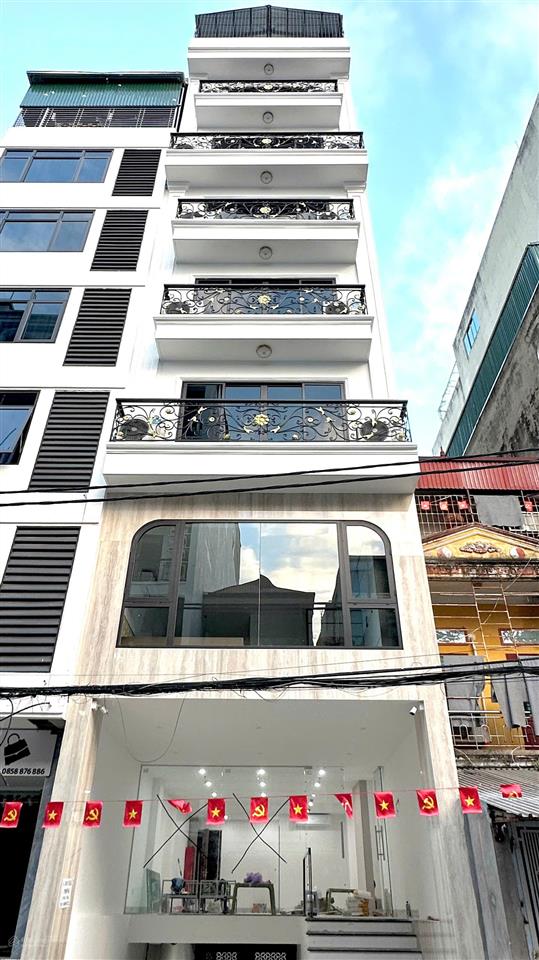 Cho thuê căn hộ trong tòa nhà mặt phố ngay khu dân trí cao, full nội thất đầy đủ