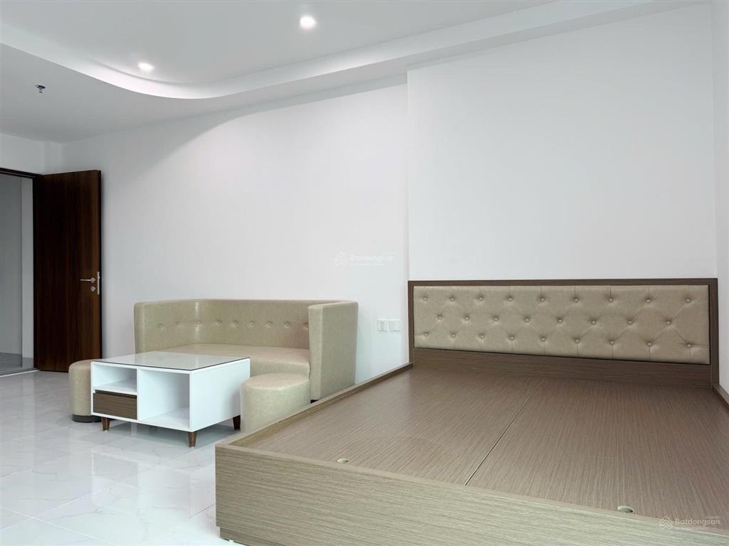Cho thuê căn hộ trong tòa nhà mặt phố ngay khu dân trí cao, full nội thất đầy đủ