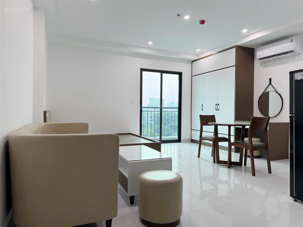 Cho thuê căn hộ trong tòa nhà mặt phố ngay khu dân trí cao, full nội thất đầy đủ