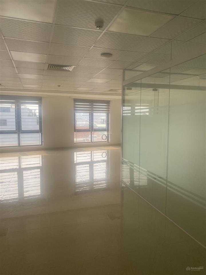 Cho thuê văn phòng số 5 láng hạ gần hồ hoàng cầu, diện tích 80m2