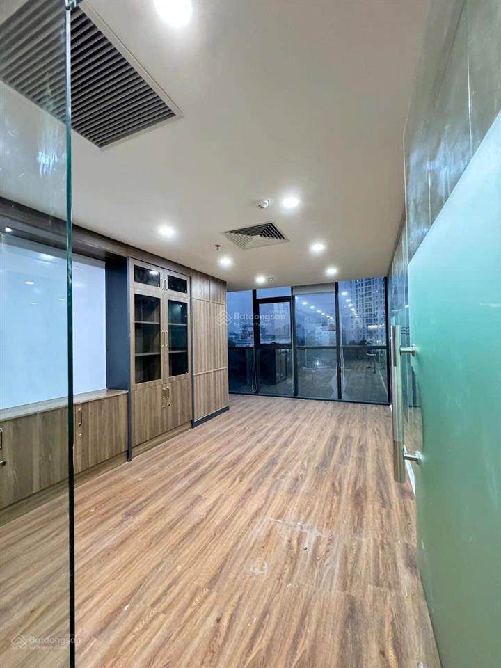 Văn phòng cho thuê tòa casla phố duy tân 130m2 giá 150k/m2/th