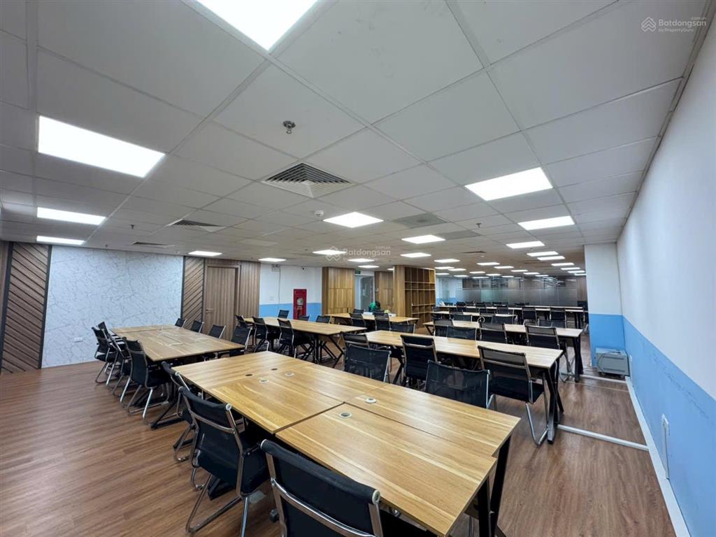 Văn phòng cho thuê tòa casla phố duy tân 130m2 giá 150k/m2/th