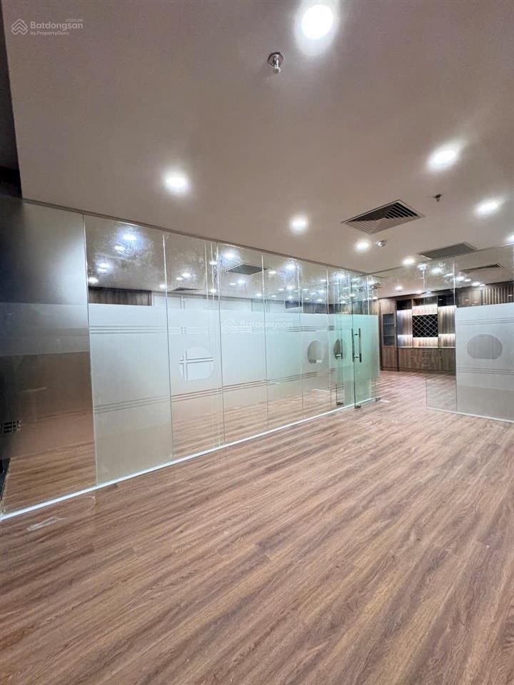 Văn phòng cho thuê tòa casla phố duy tân 130m2 giá 150k/m2/th