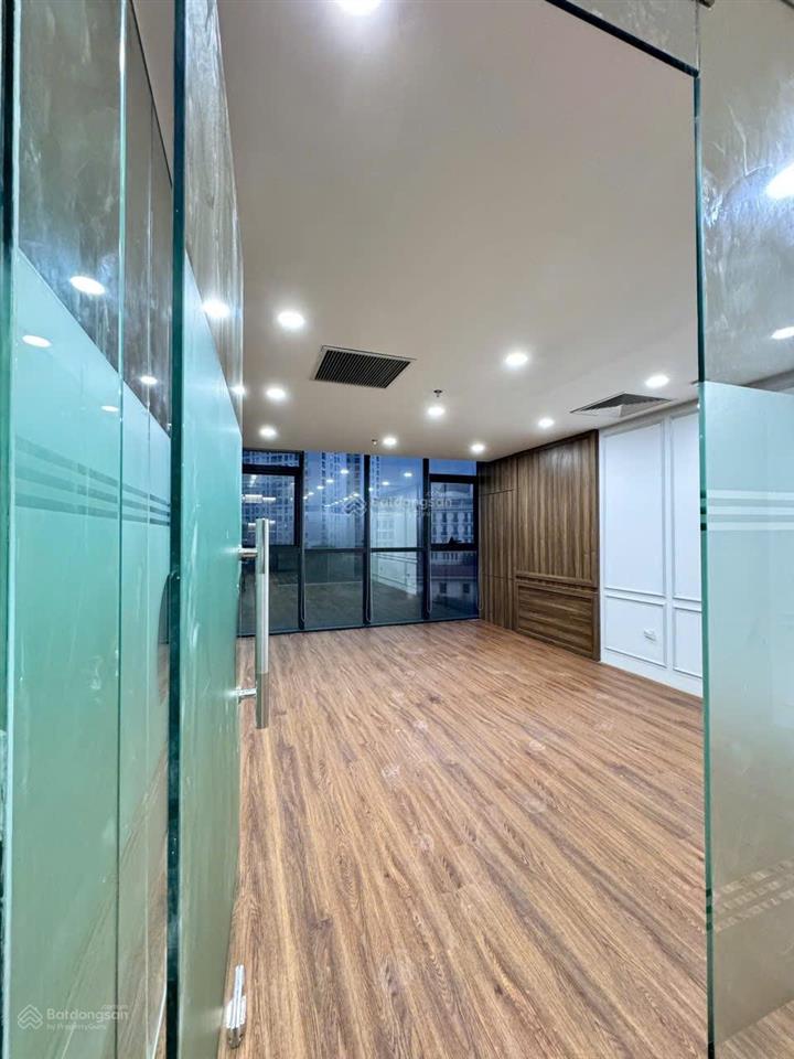Văn phòng cho thuê tòa casla phố duy tân 130m2 giá 150k/m2/th