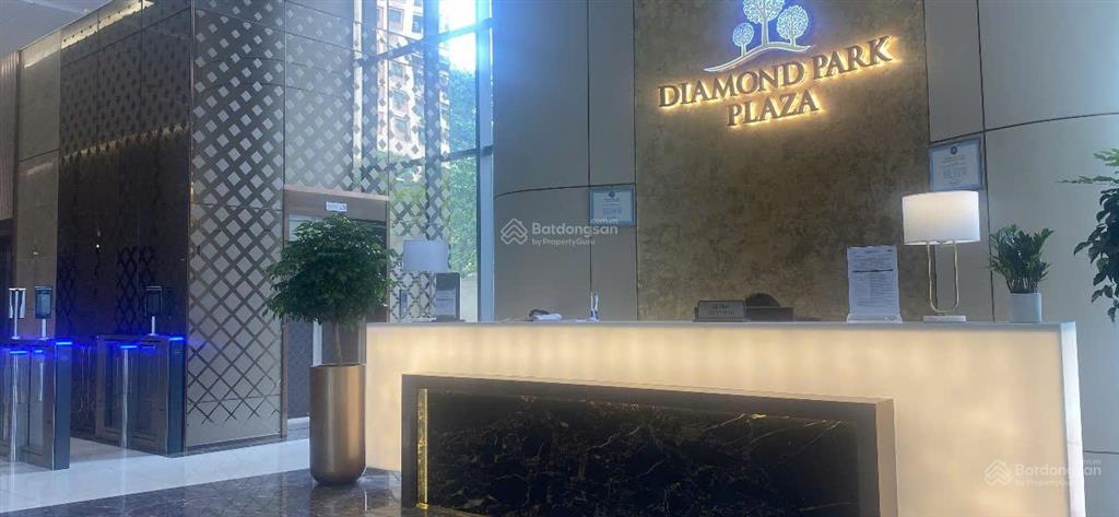 Cho thuê văn phòng tòa diamond park plaza 16 láng hạ 100m2 giá 300k/m2
