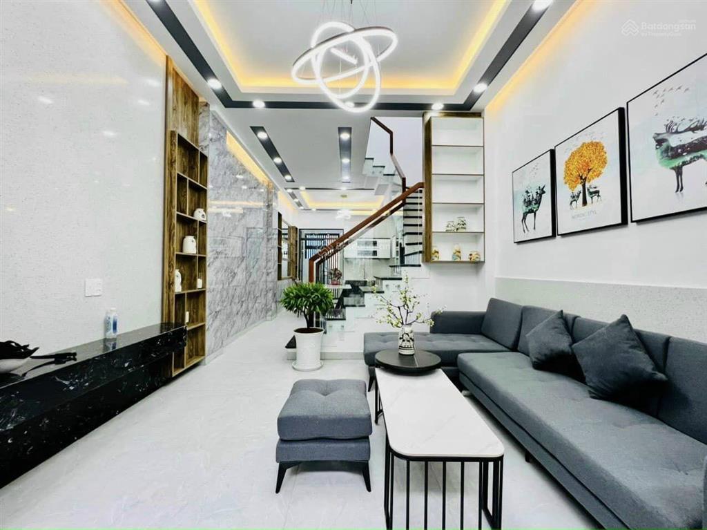 Bán nhà riêng tại hoàng diệu,p13,q4, 2,97 tỷ, sổ riêng, 3pn, 2wc, hẻm 5m, em hùng