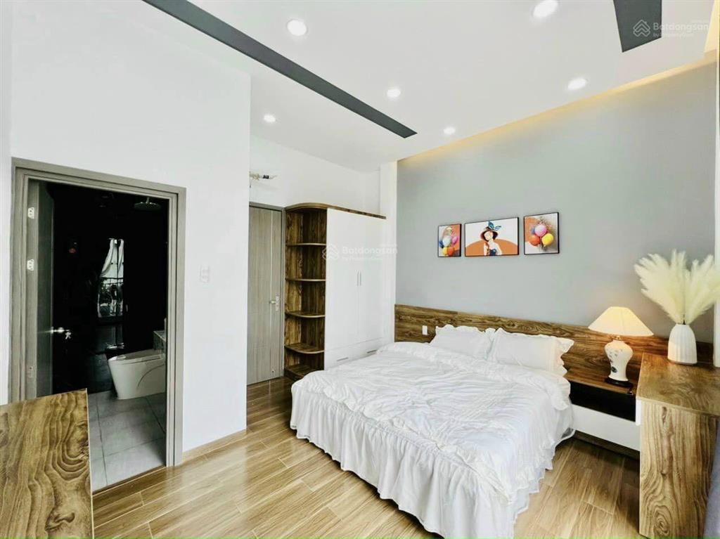 Bán nhà riêng tại hoàng diệu,p13,q4, 2,97 tỷ, sổ riêng, 3pn, 2wc, hẻm 5m, em hùng