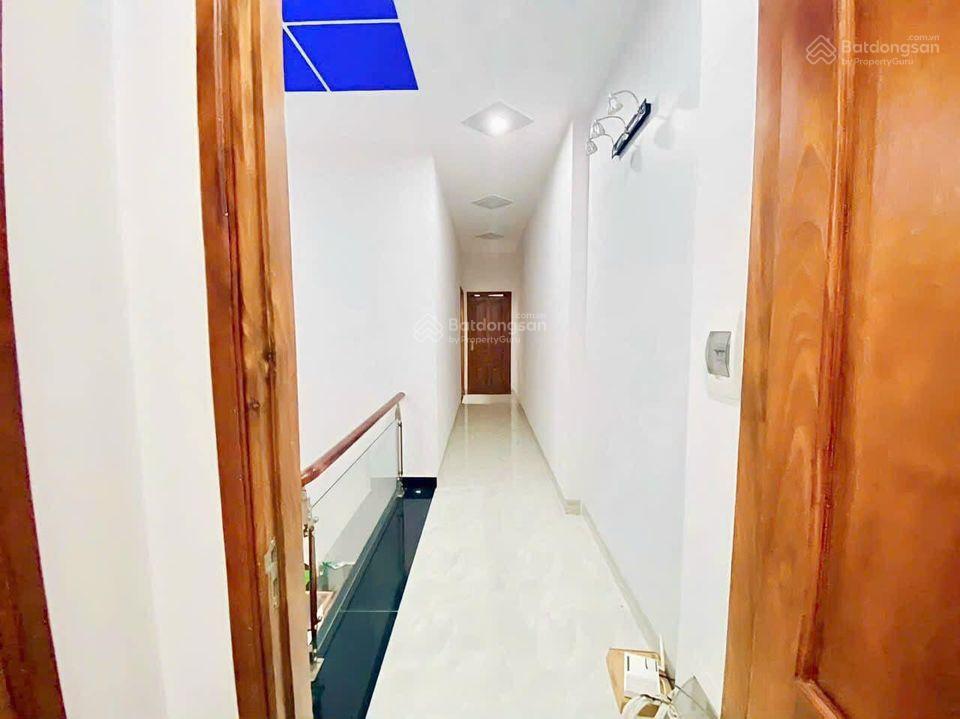 Định cư đài loan bán nhà sổ hồng riêng, 1 trệt 2 lầu, 2 tỷ , hẻm ô tô, nguyễn cửu đàm, tân phú