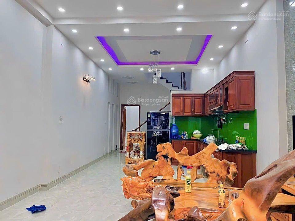 Định cư đài loan bán nhà sổ hồng riêng, 1 trệt 2 lầu, 2 tỷ , hẻm ô tô, nguyễn cửu đàm, tân phú