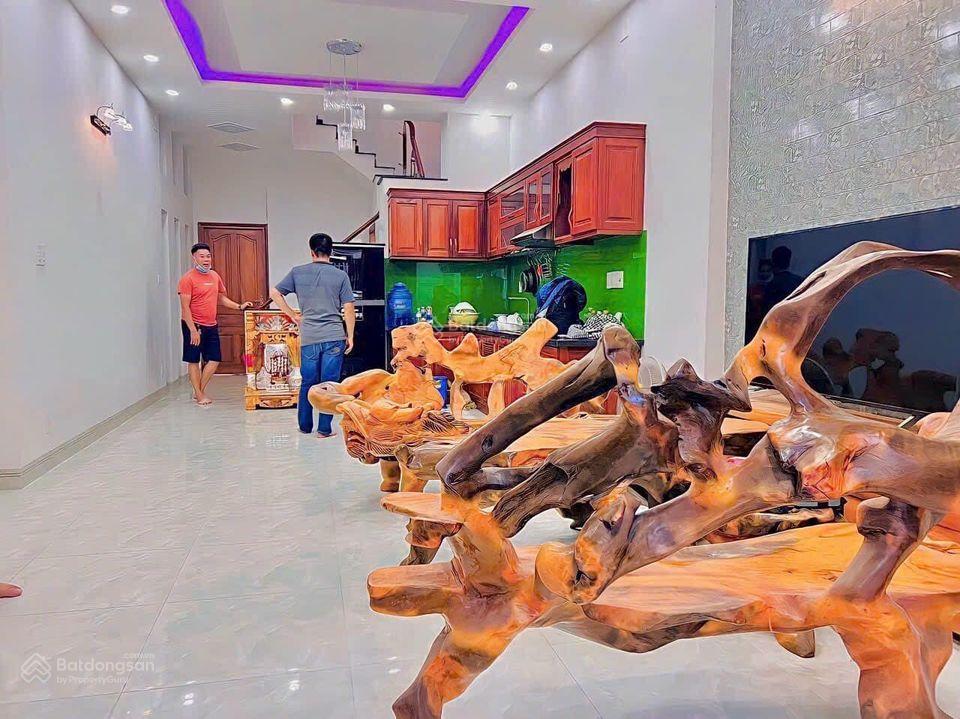 Định cư đài loan bán nhà sổ hồng riêng, 1 trệt 2 lầu, 2 tỷ , hẻm ô tô, nguyễn cửu đàm, tân phú