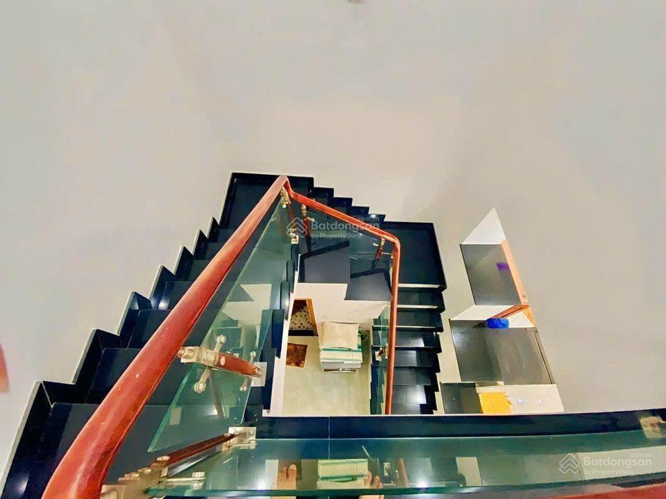 Định cư đài loan bán nhà sổ hồng riêng, 1 trệt 2 lầu, 2 tỷ , hẻm ô tô, nguyễn cửu đàm, tân phú