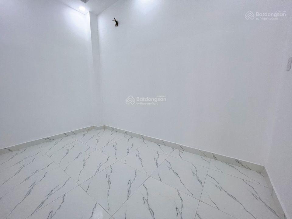 Bán nhà riêng tại xóm chiếu, 2 tỷ, 2pn, 2wc, sổ hồng riêng, hẻm ô tô, nội thất cơ bản