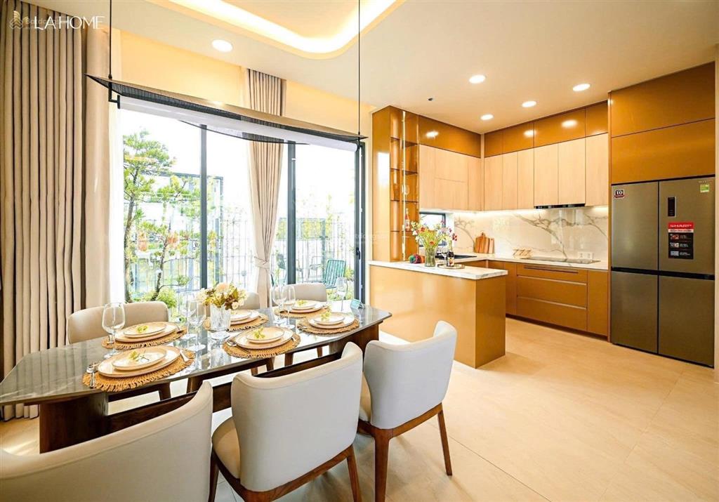 Chính chủ cần bán nhà phố la home, trục b2, hướng nhà đông nam mát mẻ quanh năm
