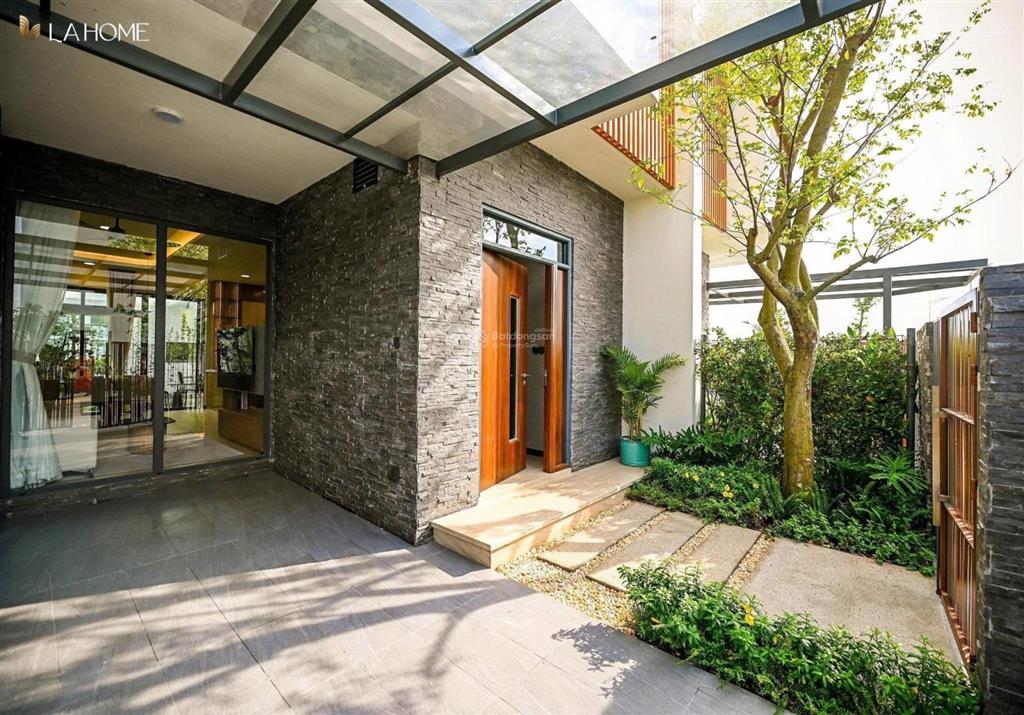 Chính chủ cần bán nhà phố la home, trục b2, hướng nhà đông nam mát mẻ quanh năm