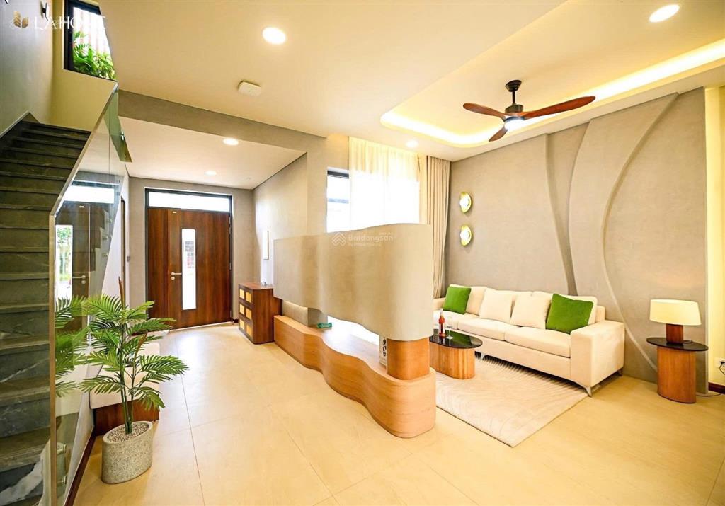 Chính chủ cần bán nhà phố la home, trục b2, hướng nhà đông nam mát mẻ quanh năm