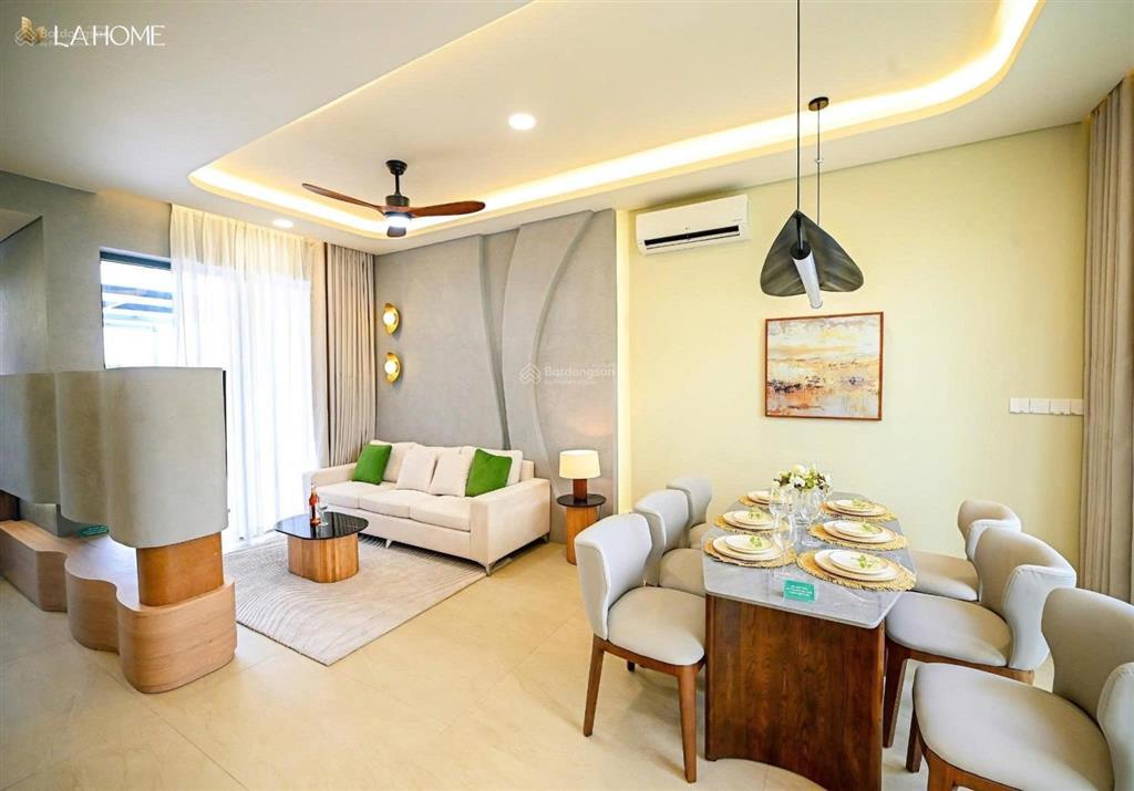 Chính chủ cần bán nhà phố la home, trục b2, hướng nhà đông nam mát mẻ quanh năm