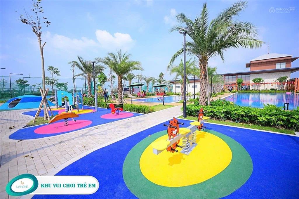 Chính chủ cần bán nhà phố la home, trục b2, hướng nhà đông nam mát mẻ quanh năm