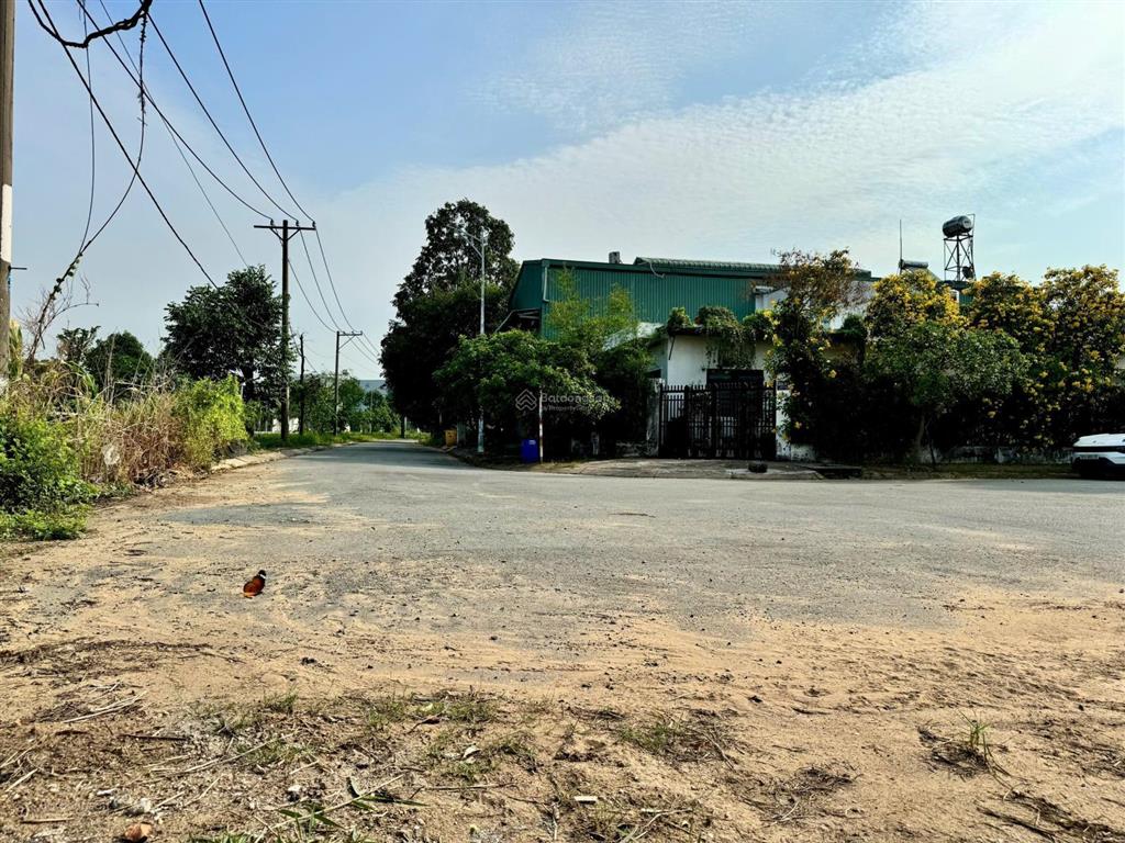 240m² (11 x 23m), góc 2 mt đường 10m  view sông sg, giáp tp. hcm  thông ql 13, chợ đầu mối