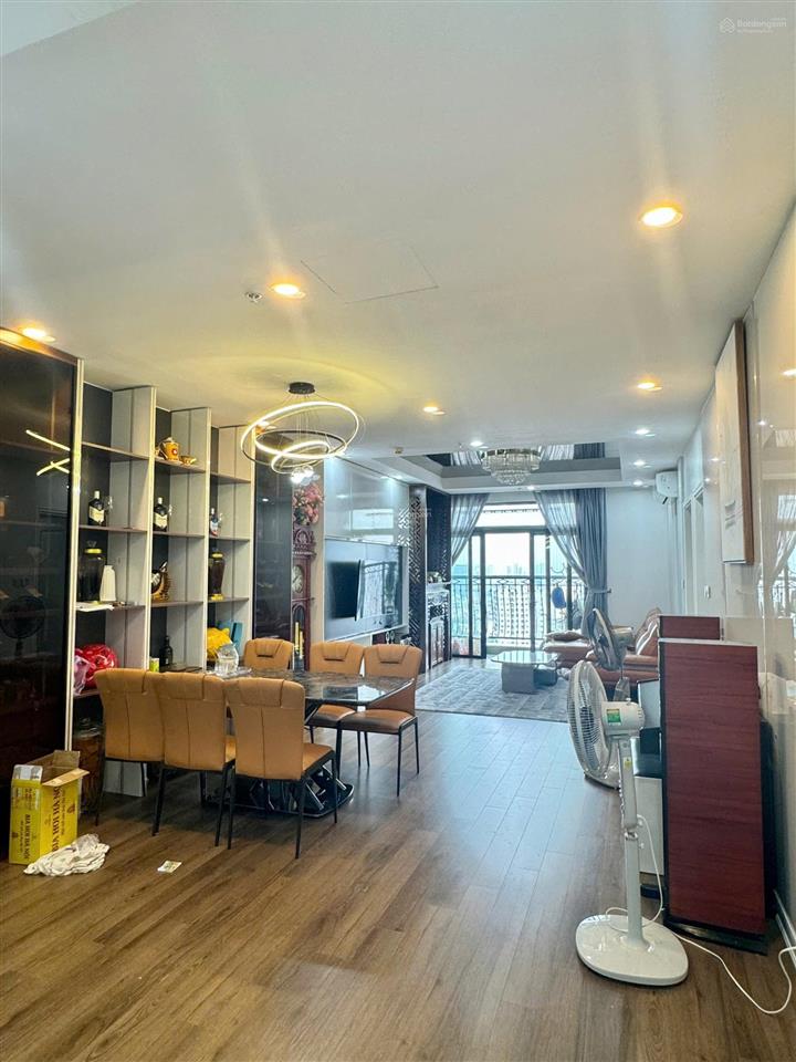 Bán căn góc 3 ngủ sáng diện tích 82m2 tầng trung hướng mát! giá hợp lý nhất