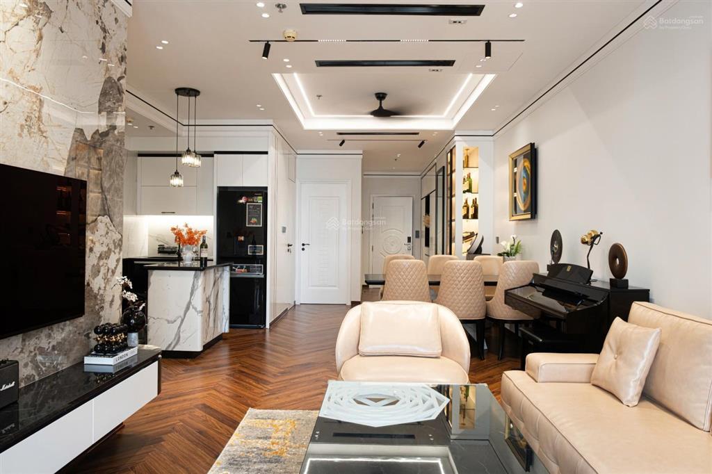 Cho thuê căn hộ 3 phòng ngủ tại royal city