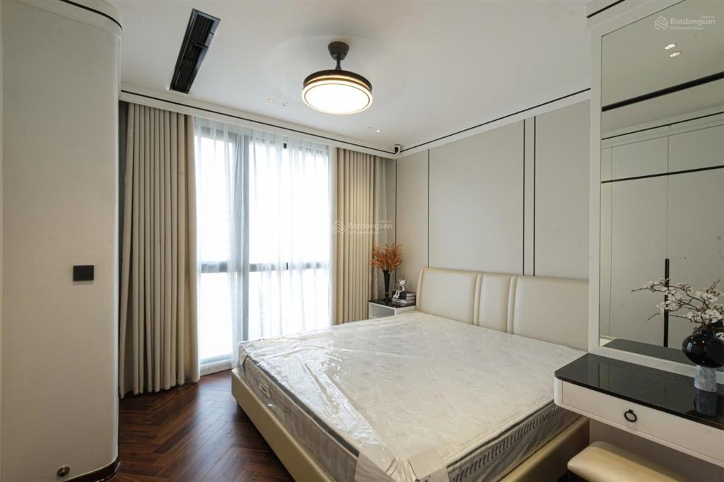 Cho thuê căn hộ 3 phòng ngủ tại royal city