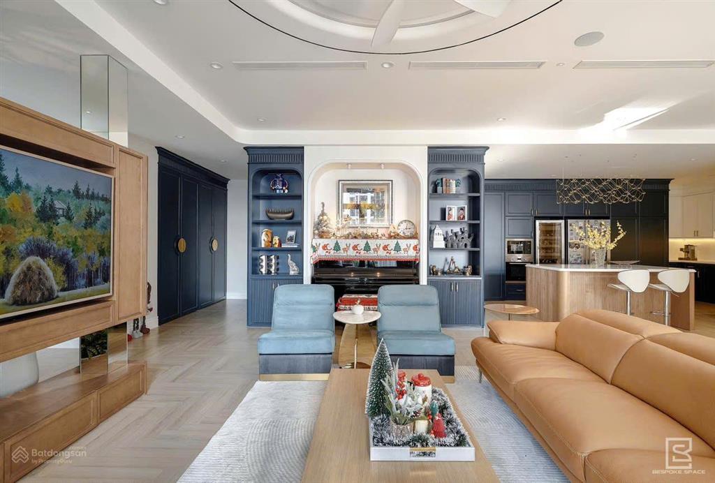 Bán gấp căn hộ đập thông diện tích 250m2 tại royal city !