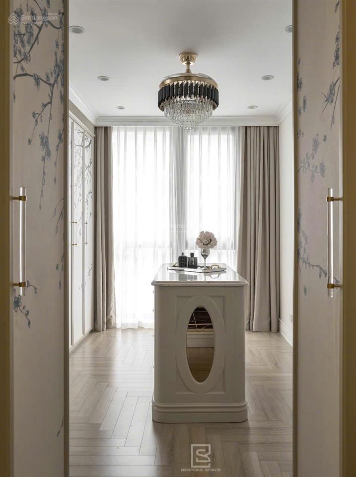 Bán gấp căn hộ đập thông diện tích 250m2 tại royal city !