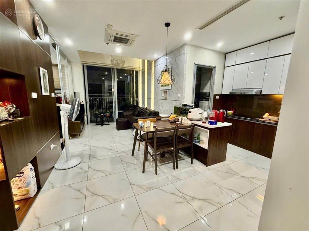 Bán căn hộ duplex diện tích 102m2, tầng trung, hướng mát, full nội thất xịn đẹp!