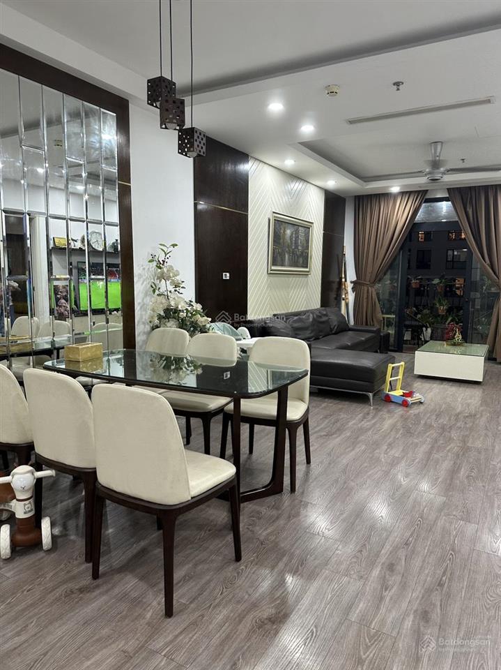 Bán gấp căn hộ 132m tầng trung hướng mát  giá chỉ 12,8 tỷ