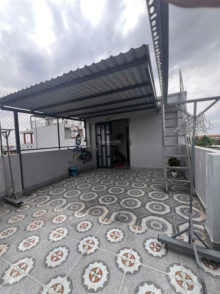 Nhà xã bà điểm, vị trí thuận tiện nhiều tiện ích, gần chợ, trường học, bến xe, v.v.