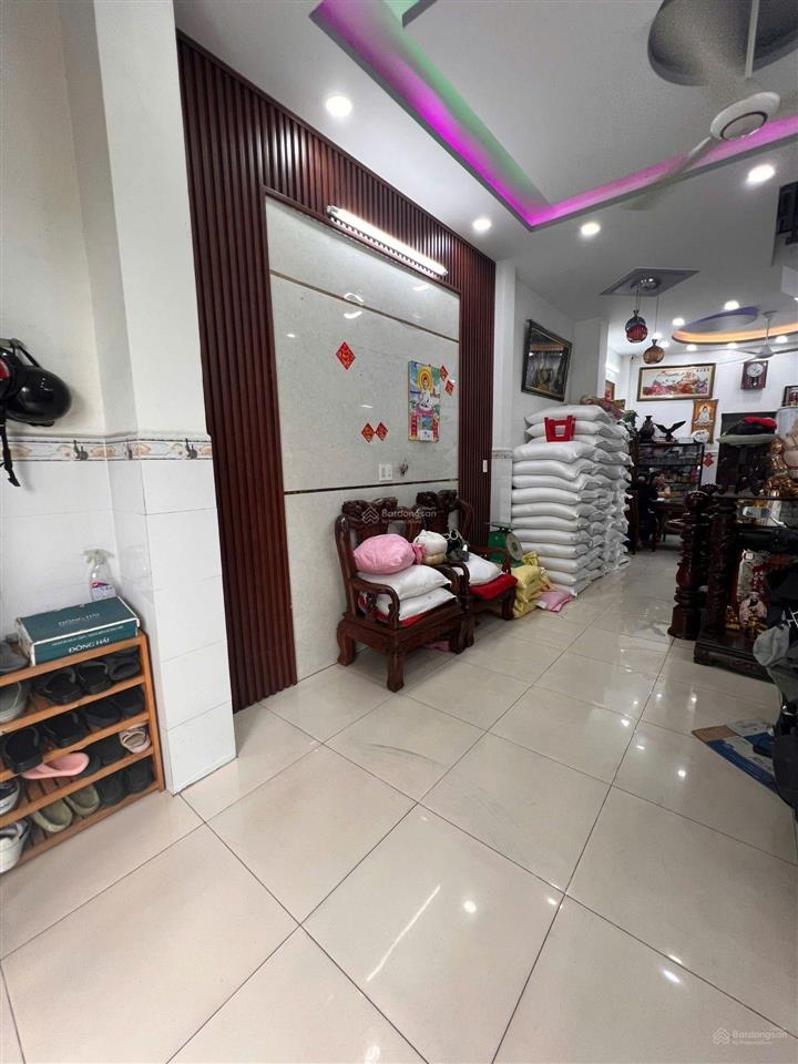 Nhà xã bà điểm, vị trí thuận tiện nhiều tiện ích, gần chợ, trường học, bến xe, v.v.