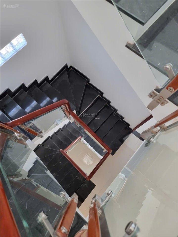 Nhà xã bà điểm, vị trí thuận tiện nhiều tiện ích, gần chợ, trường học, bến xe, v.v.