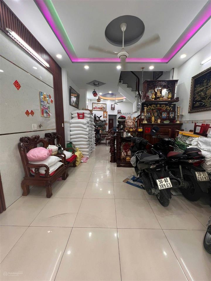 Nhà xã bà điểm, vị trí thuận tiện nhiều tiện ích, gần chợ, trường học, bến xe, v.v.